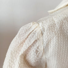 Cargar imagen en el visor de la galería, 1940s - Spectacular White Seersucker Balloon Sleeves Blouse - W37 (94cm)
