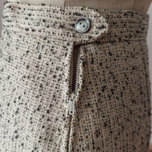 Carica l'immagine nel visualizzatore di Gallery, 1950s 1960s - Stunning Wool Flecked Couture Suit - W26 (66cm)
