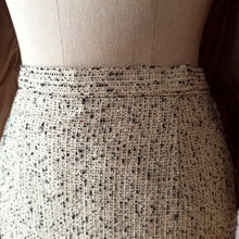 Carica l'immagine nel visualizzatore di Gallery, 1950s 1960s - Stunning Wool Flecked Couture Suit - W26 (66cm)