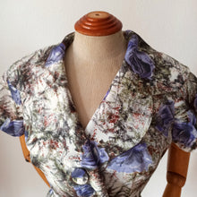 Charger l'image dans la galerie, 1950s 1960s - TERGAL, France - Gorgeous Purple Roses Dress - W27.5 (70cm)