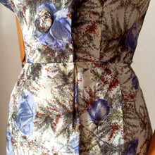 Charger l'image dans la galerie, 1950s 1960s - TERGAL, France - Gorgeous Purple Roses Dress - W27.5 (70cm)