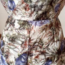 Charger l'image dans la galerie, 1950s 1960s - TERGAL, France - Gorgeous Purple Roses Dress - W27.5 (70cm)