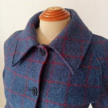 Carica l'immagine nel visualizzatore di Gallery, 1960s - DANIEL HECHTER, Paris - Designer Wool Coat - W28 (72cm)