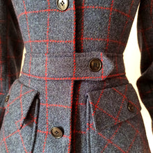 Carica l'immagine nel visualizzatore di Gallery, 1960s - DANIEL HECHTER, Paris - Designer Wool Coat - W28 (72cm)