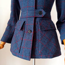 Carica l'immagine nel visualizzatore di Gallery, 1960s - DANIEL HECHTER, Paris - Designer Wool Coat - W28 (72cm)