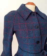 Carica l'immagine nel visualizzatore di Gallery, 1960s - DANIEL HECHTER, Paris - Designer Wool Coat - W28 (72cm)