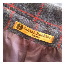 Carica l'immagine nel visualizzatore di Gallery, 1960s - DANIEL HECHTER, Paris - Designer Wool Coat - W28 (72cm)