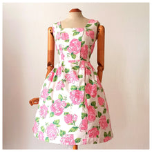 Charger l'image dans la galerie, 1950s 1960s - Adorable Abstract Roses Cotton Dress - W31 (79cm)