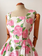 Charger l'image dans la galerie, 1950s 1960s - Adorable Abstract Roses Cotton Dress - W31 (79cm)