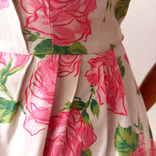 Charger l'image dans la galerie, 1950s 1960s - Adorable Abstract Roses Cotton Dress - W31 (79cm)