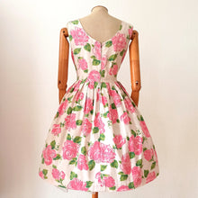 Charger l'image dans la galerie, 1950s 1960s - Adorable Abstract Roses Cotton Dress - W31 (79cm)