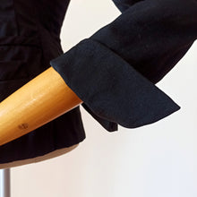 Cargar imagen en el visor de la galería, 1940s - JULIA'S by ROTH-LE-COVER, USA - New Look Black Wool Jacket - W25 (64cm)