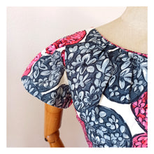 Charger l'image dans la galerie, 1950s - Stunning Abstract Floral Cotton Dress - W28 (71cm)