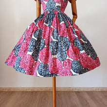 Charger l'image dans la galerie, 1950s - Stunning Abstract Floral Cotton Dress - W28 (71cm)