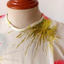 Charger l'image dans la galerie, 1950s - Spectacular Neon Pink Flowers Dress - W29 (74cm)