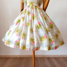 Charger l'image dans la galerie, 1950s - Spectacular Neon Pink Flowers Dress - W29 (74cm)