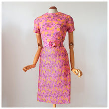 Charger l'image dans la galerie, 1960s - Adorable Pink Floral Dress - W27 (68cm)