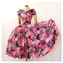 Laden Sie das Bild in den Galerie-Viewer, VTG Does 1950s - NICOWA, Germany - Stunning Love Letters Roseprint Dress - W27 (68cm)