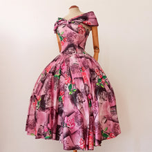 Laden Sie das Bild in den Galerie-Viewer, VTG Does 1950s - NICOWA, Germany - Stunning Love Letters Roseprint Dress - W27 (68cm)
