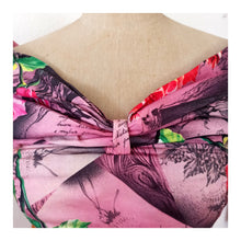 Laden Sie das Bild in den Galerie-Viewer, VTG Does 1950s - NICOWA, Germany - Stunning Love Letters Roseprint Dress - W27 (68cm)