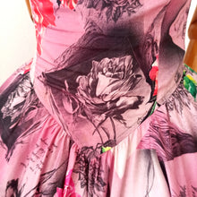 Laden Sie das Bild in den Galerie-Viewer, VTG Does 1950s - NICOWA, Germany - Stunning Love Letters Roseprint Dress - W27 (68cm)