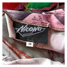 Laden Sie das Bild in den Galerie-Viewer, VTG Does 1950s - NICOWA, Germany - Stunning Love Letters Roseprint Dress - W27 (68cm)