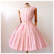 Charger l'image dans la galerie, 1950s 1960s - Adorable Pink Stripes Cotton Dress - W28 (72cm)