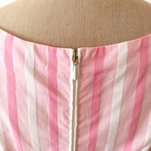 Charger l'image dans la galerie, 1950s 1960s - Adorable Pink Stripes Cotton Dress - W28 (72cm)
