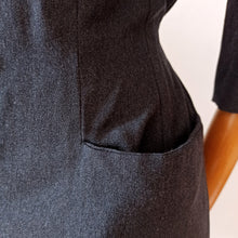 Charger l'image dans la galerie, 1950s - Superb Curvy Dark Grey Wool Dress - W31 (78cm)