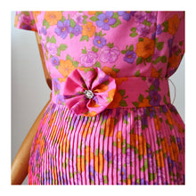 Charger l'image dans la galerie, 1960s - Adorable Pink Floral Dress - W27 (68cm)