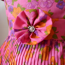 Charger l'image dans la galerie, 1960s - Adorable Pink Floral Dress - W27 (68cm)