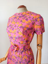 Charger l'image dans la galerie, 1960s - Adorable Pink Floral Dress - W27 (68cm)