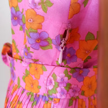 Charger l'image dans la galerie, 1960s - Adorable Pink Floral Dress - W27 (68cm)