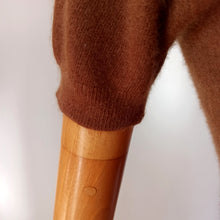 Charger l'image dans la galerie, 1950s - PRINGLE, Scotland - Gorgeous Brown Pure Cashmere Jumper - Sz. 36