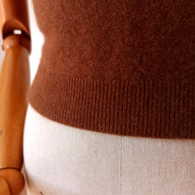 Charger l'image dans la galerie, 1950s - PRINGLE, Scotland - Gorgeous Brown Pure Cashmere Jumper - Sz. 36