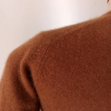 Charger l'image dans la galerie, 1950s - PRINGLE, Scotland - Gorgeous Brown Pure Cashmere Jumper - Sz. 36