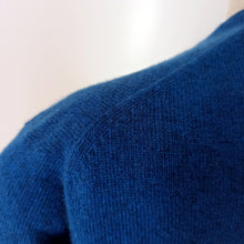 Charger l'image dans la galerie, 1950s 1960s - BALLANTYNE, Scotland - Gorgeous Blue Pure Cashmere Jumper - Sz. 42