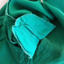 Charger l'image dans la galerie, 1940s - Extremely Elegant Glorious Green Rayon Crepe Dress - W27.5 (70cm)