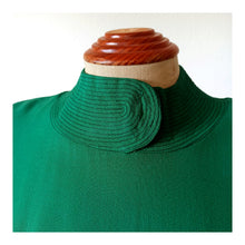 Charger l'image dans la galerie, 1940s - Extremely Elegant Glorious Green Rayon Crepe Dress - W27.5 (70cm)