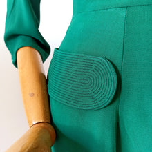 Charger l'image dans la galerie, 1940s - Extremely Elegant Glorious Green Rayon Crepe Dress - W27.5 (70cm)