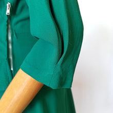 Charger l'image dans la galerie, 1940s - Extremely Elegant Glorious Green Rayon Crepe Dress - W27.5 (70cm)
