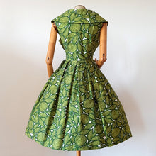 Charger l'image dans la galerie, 1950s - Stunning Abstract Green Cotton Linen Dress - W28.5 (72cm)