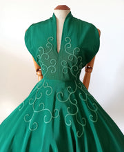 Charger l'image dans la galerie, 1950s - Spectacular Emerald Green Taffeta Dress - W27 (68cm)