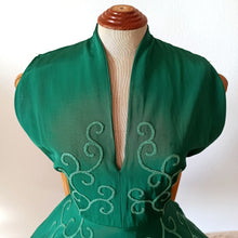 Charger l'image dans la galerie, 1950s - Spectacular Emerald Green Taffeta Dress - W27 (68cm)