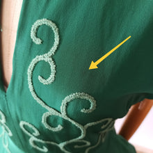Charger l'image dans la galerie, 1950s - Spectacular Emerald Green Taffeta Dress - W27 (68cm)