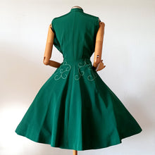 Charger l'image dans la galerie, 1950s - Spectacular Emerald Green Taffeta Dress - W27 (68cm)