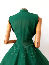 Charger l'image dans la galerie, 1950s - Spectacular Emerald Green Taffeta Dress - W27 (68cm)