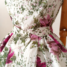 Charger l'image dans la galerie, 1950s - Adorable French Floral Buckle Back Dress - W27.5 (70cm)