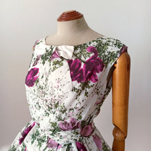 Charger l'image dans la galerie, 1950s - Adorable French Floral Buckle Back Dress - W27.5 (70cm)
