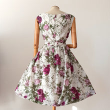 Charger l'image dans la galerie, 1950s - Adorable French Floral Buckle Back Dress - W27.5 (70cm)